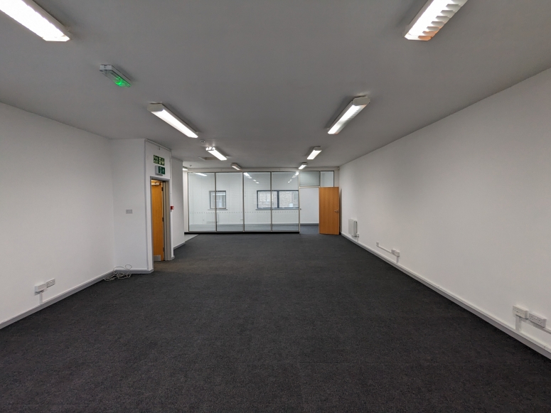 Unit 15, Boundary Business Centre, Woking, GU21 5DH