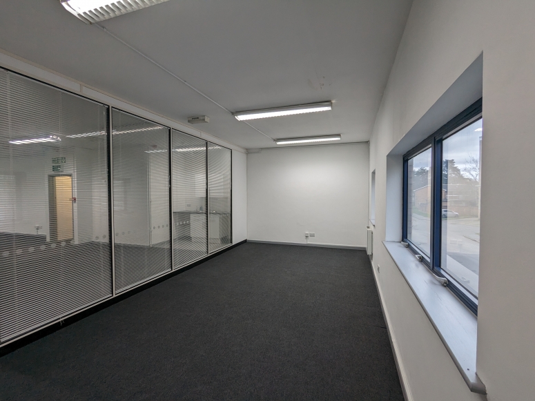 Unit 15, Boundary Business Centre, Woking, GU21 5DH