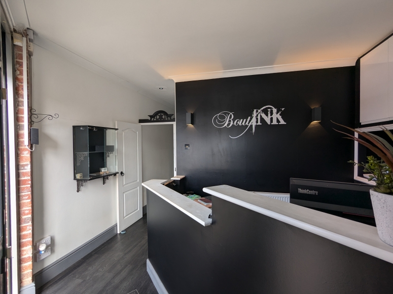 2 Bridge Road, Farnborough, Hampshire GU14 0HS