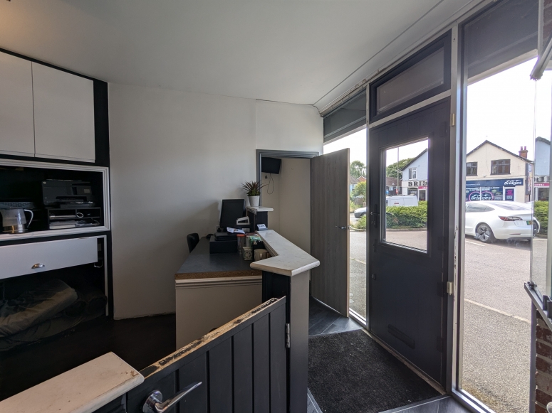 2 Bridge Road, Farnborough, Hampshire GU14 0HS
