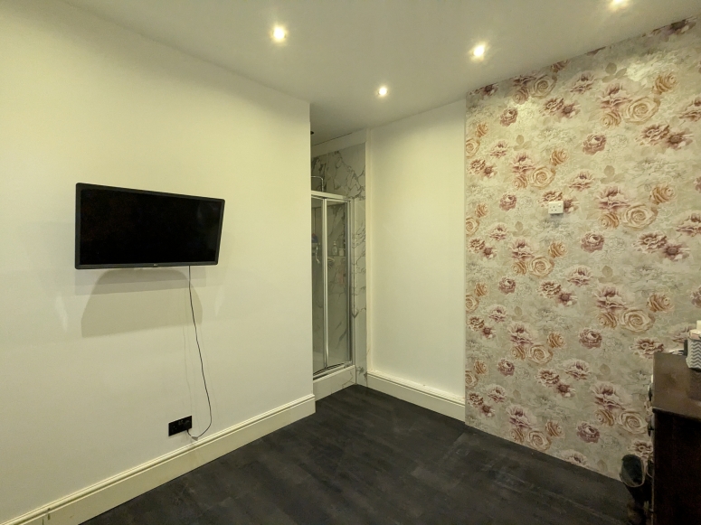 2 Bridge Road, Farnborough, Hampshire GU14 0HS