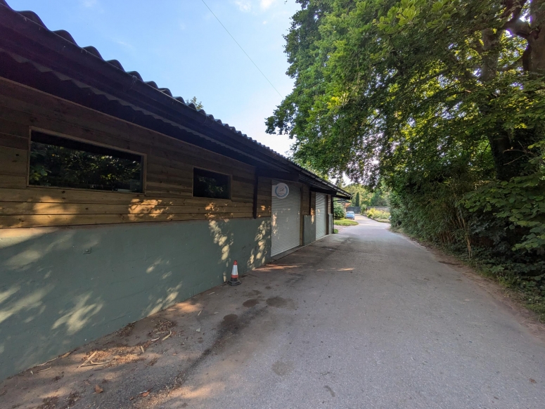 Slades Farm, Thorncombe Street, Bramley GU5 0LT