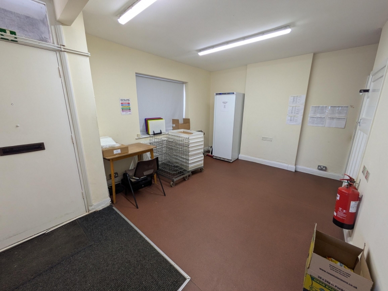 143 Worplesdon Road, Guildford, GU2 9XA