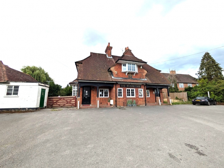 The Royal Oak, 89 Oak Hill, Wood Street Village, Guildford, Surrey, GU3 3DA