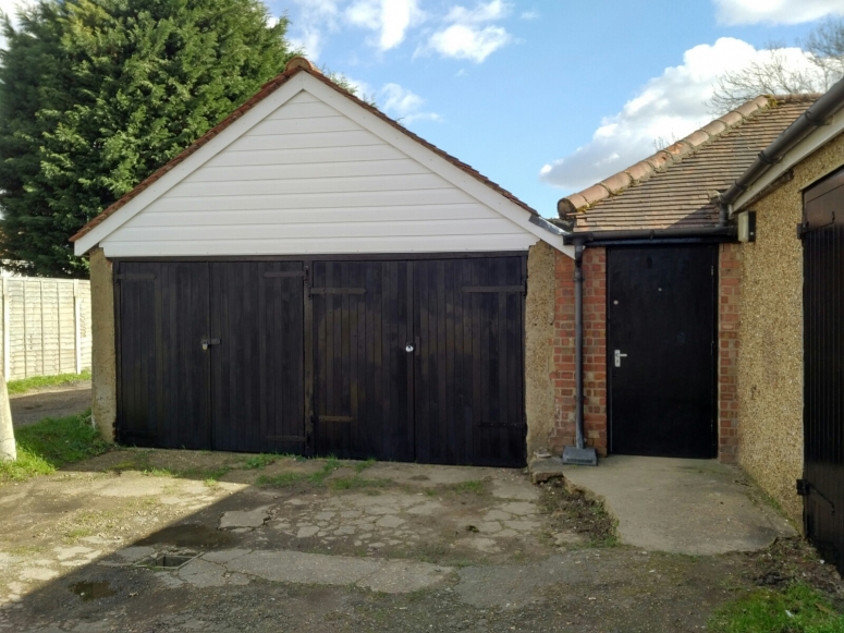 Workshop & Garages, 220 Chessington Road, West Ewell, Surrey KT19 9XA