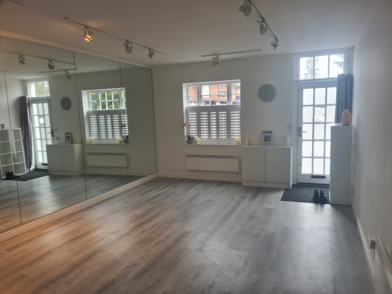 70 High Street, Chobham, Surrey, GU24 8LZ