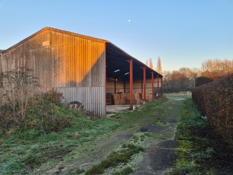 Tangley Place Barn, Tangley Lane, Guildford, Surrey GU3 3JZ