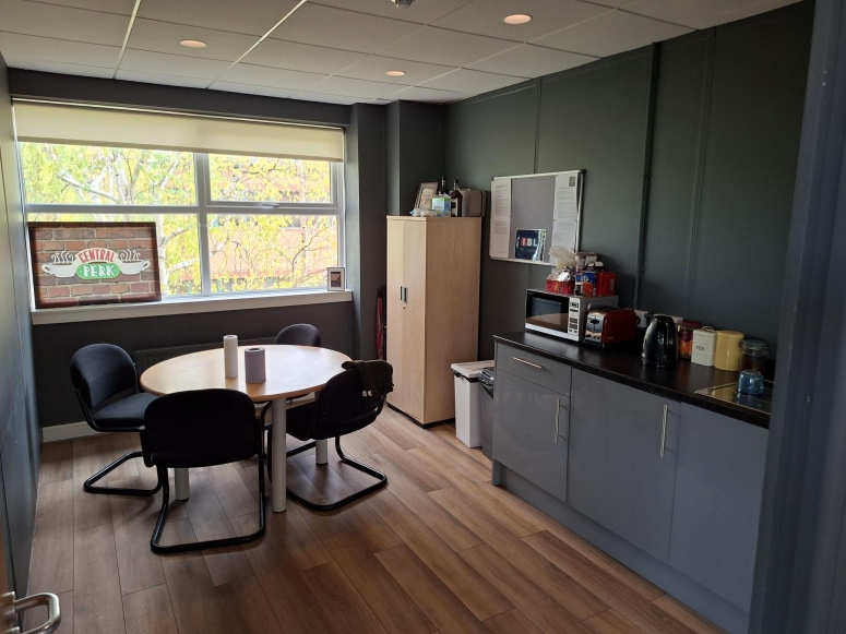 18 The Pines, Broad Street, Guildford, GU3 3BH