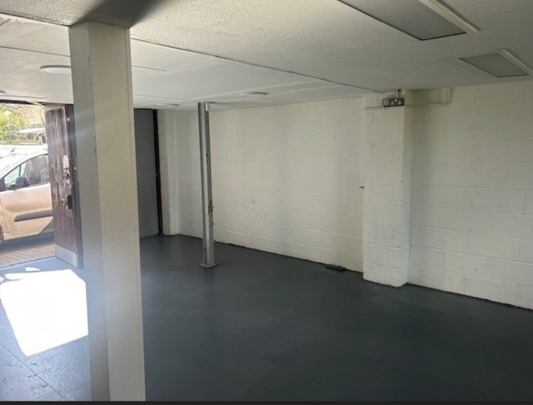 Unit 1 Tanners Court, Brockham RH3 7NH