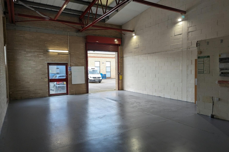 Unit 9 Boundary Business Centre, Woking, Surrey GU21 5DH