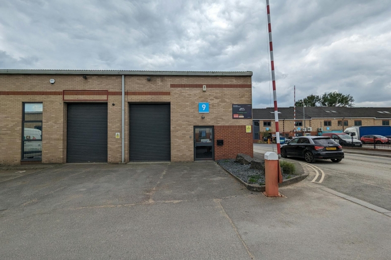Unit 9 Boundary Business Centre, Woking, Surrey GU21 5DH
