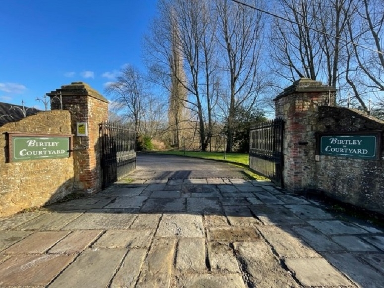 8 Birtley Courtyard, Birtley Road, Bramley, Surrey GU5 0LA