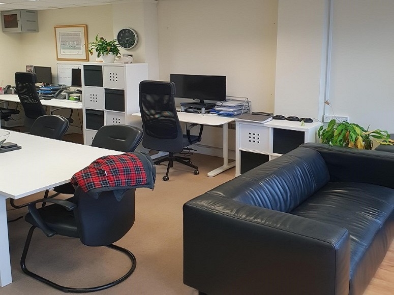 5 The Parade, Burden Way, Guildford, Surrey GU2 9PB