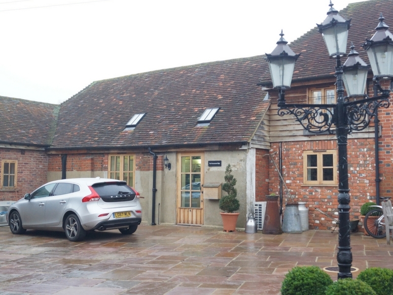 October 2018 - The Old Barn, Frosbury Farm, Gravetts Lane, Guildford, GU3 3JW