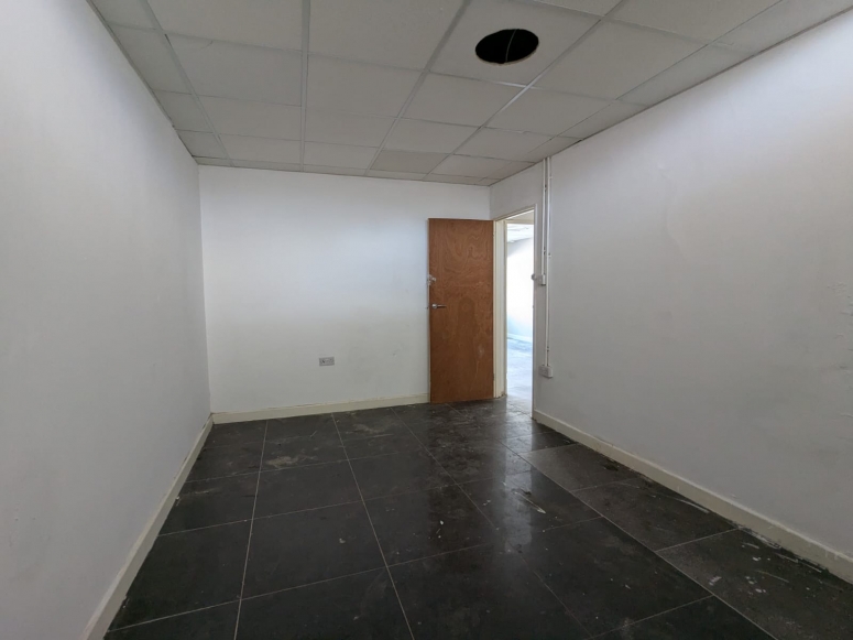 34a High Street, Knaphill, Woking GU21 2PY
