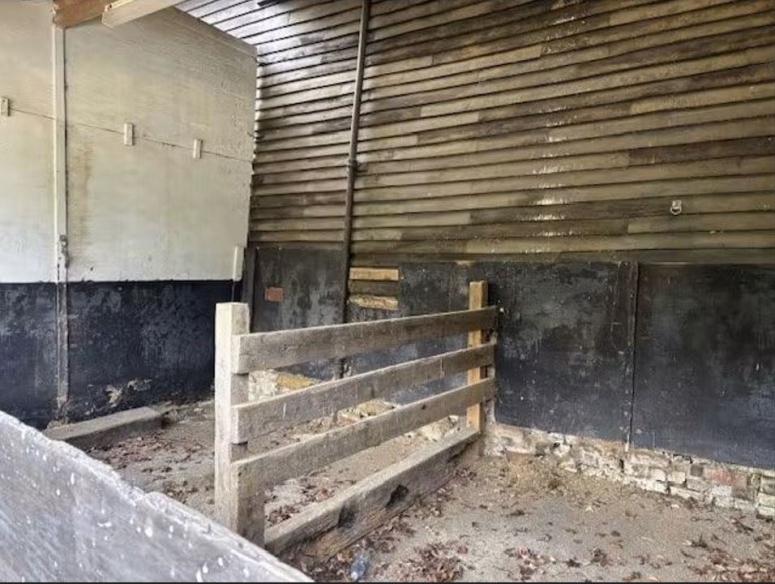 Storage Barns, Langhurst, Godalming, GU8 4JP