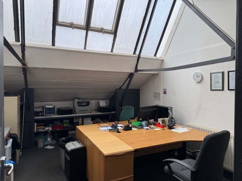 Unit 1a, 1, 2 & 3, Kings Road, Addlestone, KT15 3BG