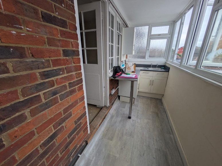 204 London Road, Burpham GU4 7JS