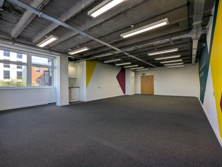 229-235 Cavendish House, High Street, Guildford, Surrey GU1 3BJ