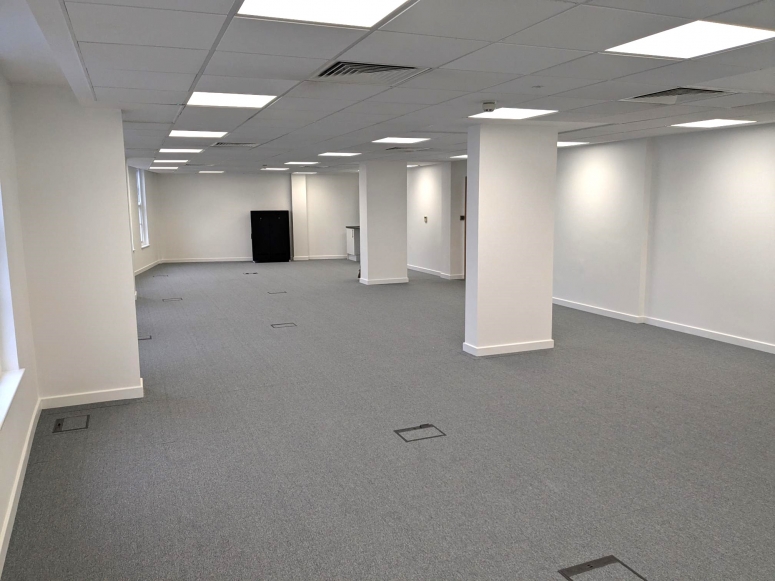 2nd Floor Front, 84 North Street, Guildford, Surrey GU1 4AU
