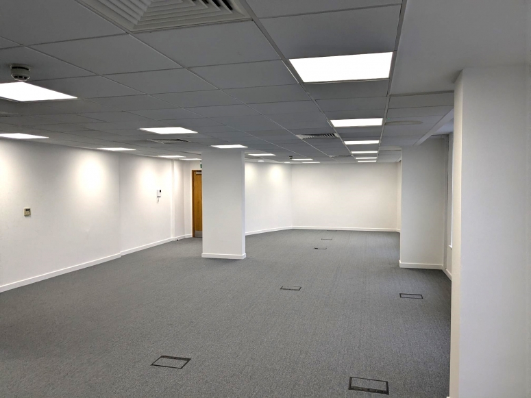 2nd Floor Front, 84 North Street, Guildford, Surrey GU1 4AU