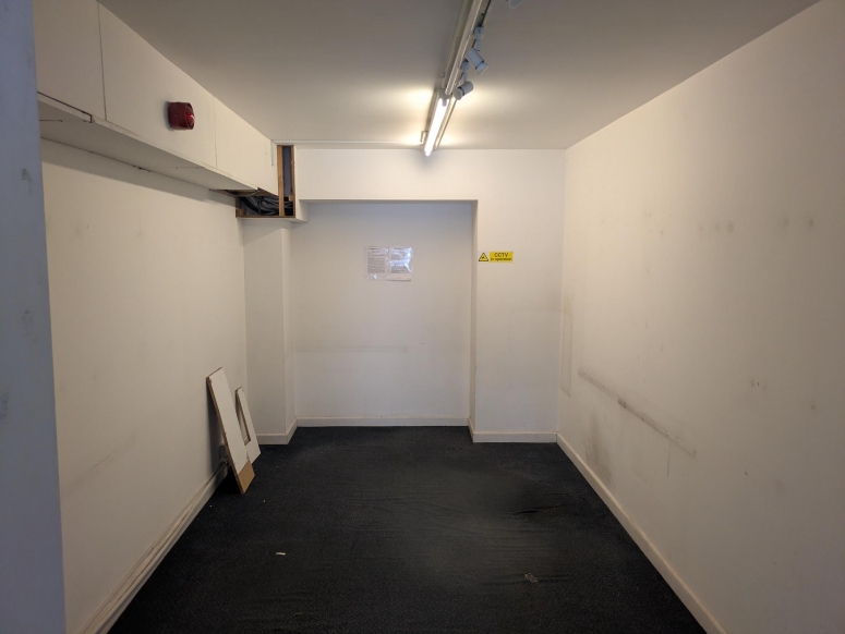 Kiosk Unit, 14 High Street, Haslemere, GU27 2JE