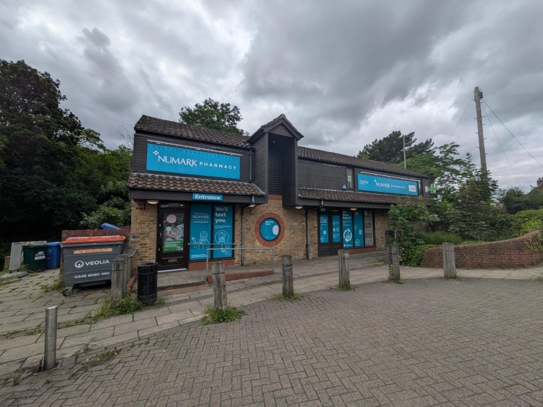 12 Hermitage Road, Woking, GU21 8TB