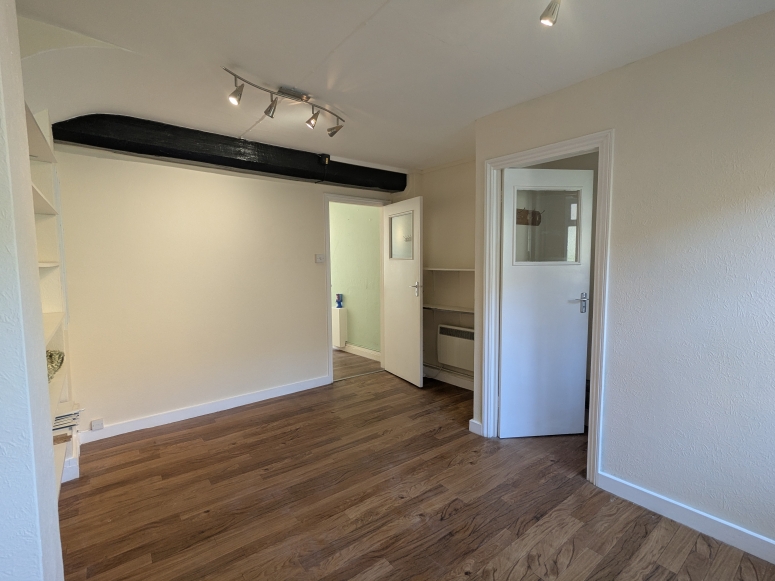 16 Church Street, Godalming, GU7 1EW