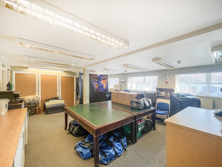 The Kiln, Grange Road, Farnham  GU10 1DJ