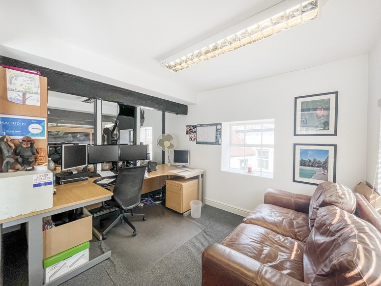 The Kiln, Grange Road, Farnham  GU10 1DJ